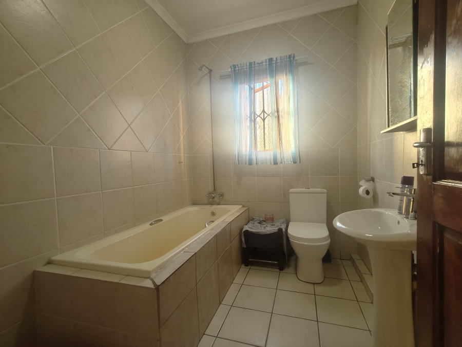 4 Bedroom Property for Sale in Waterval East North West